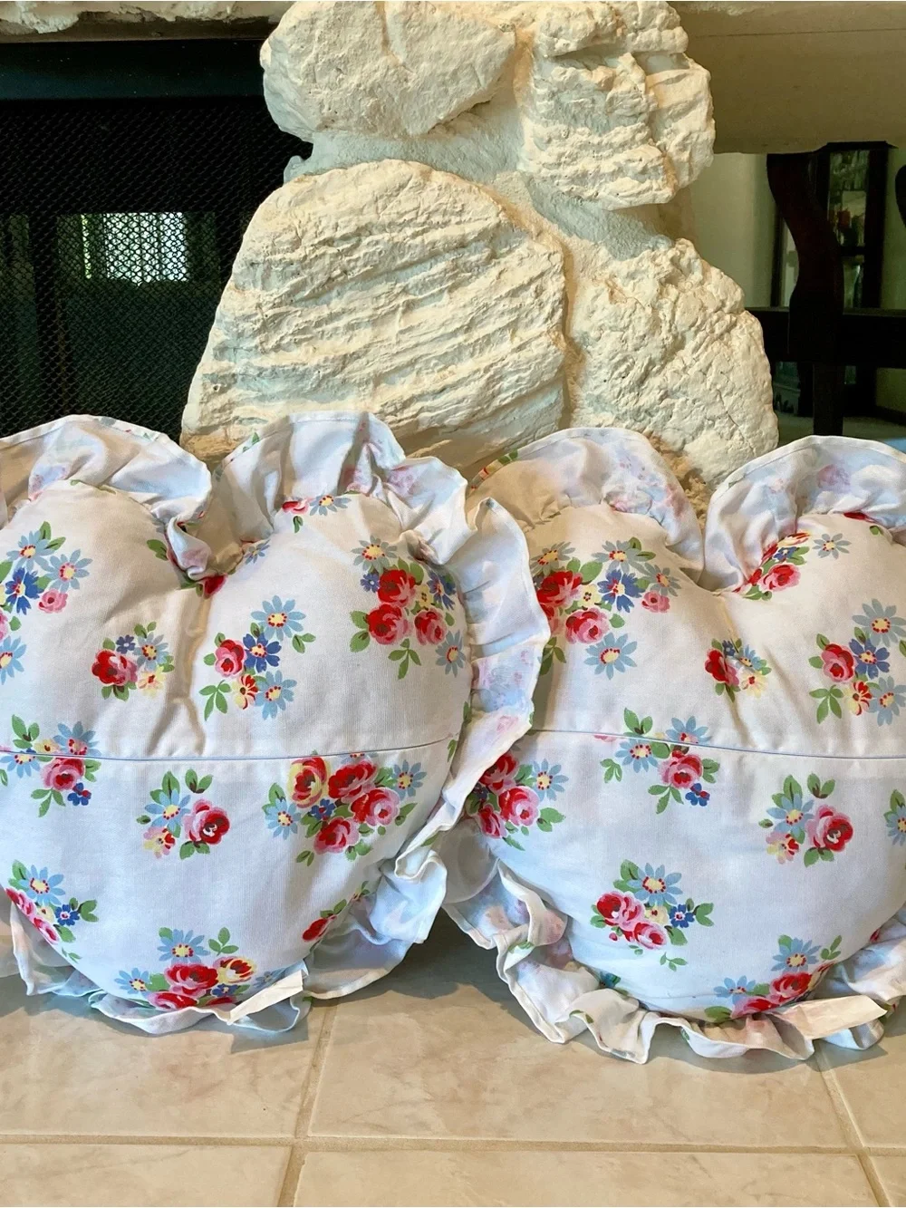 NWT Cath Kidston pair of heart shaped pillows in 100% cotton- reversible